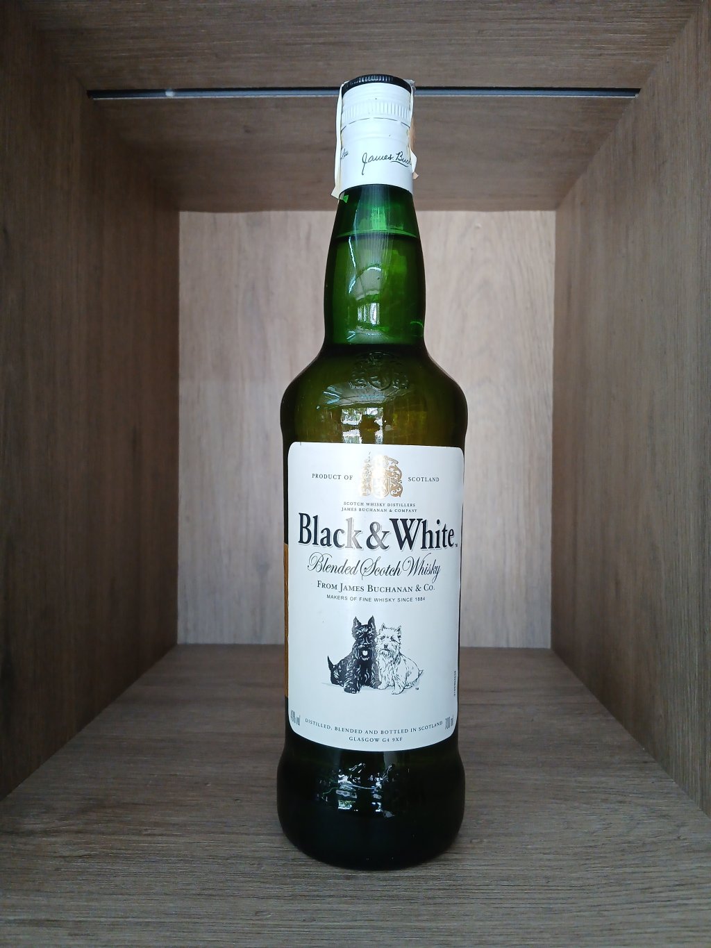 WHISKY BLACK WHITE 
