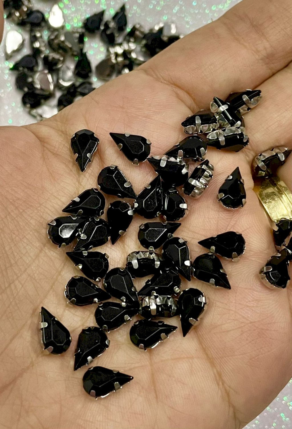 Chaton Engrampado GOTA Limport PRETO 6x10mm 100und