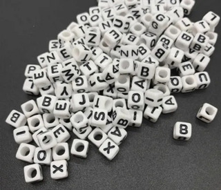 Miçanga quadrada LETRAS Ref:16903 Limport BRANCA/PRETA 