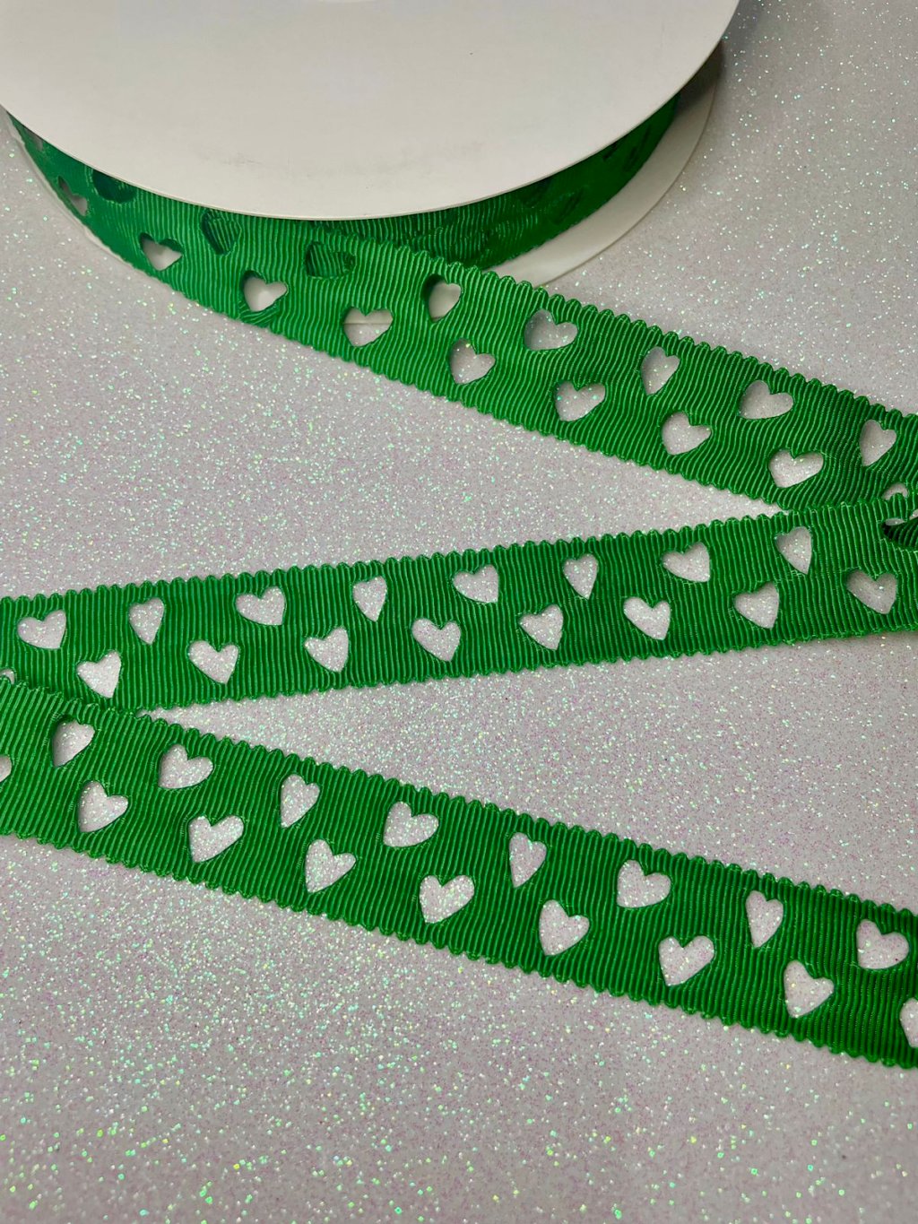 Fita Gorgurão Vazada Coração Yama n°5 Cor587-VERDE BANDEIRA 22mm 05mt