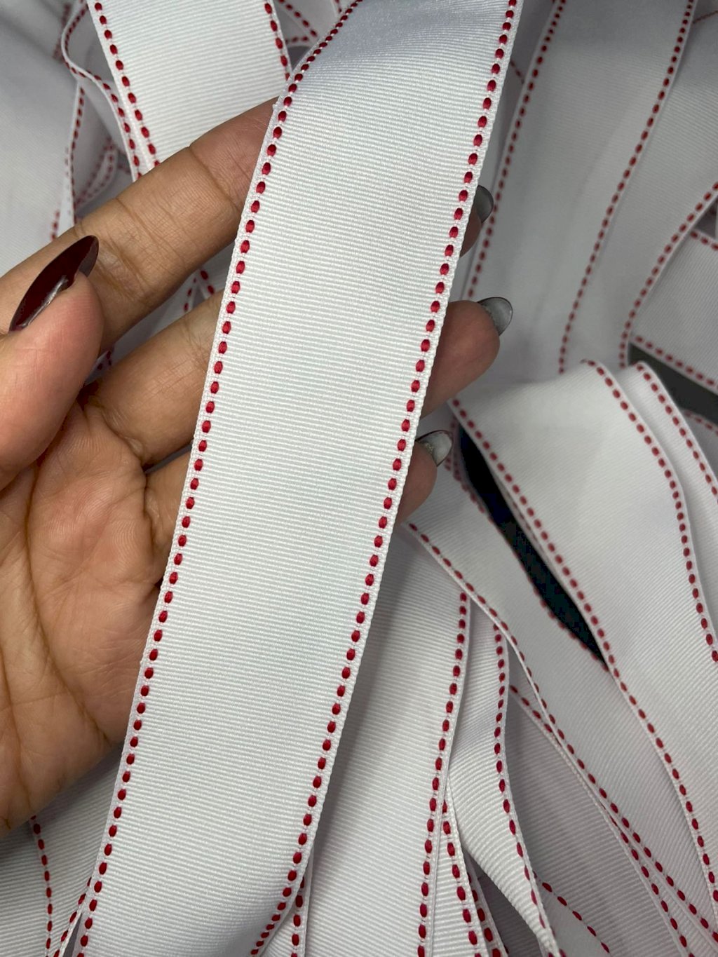 Fita Gorgurão Yama Pespontada n°9 Cor029R-WHITE/RED 38mm 05mt