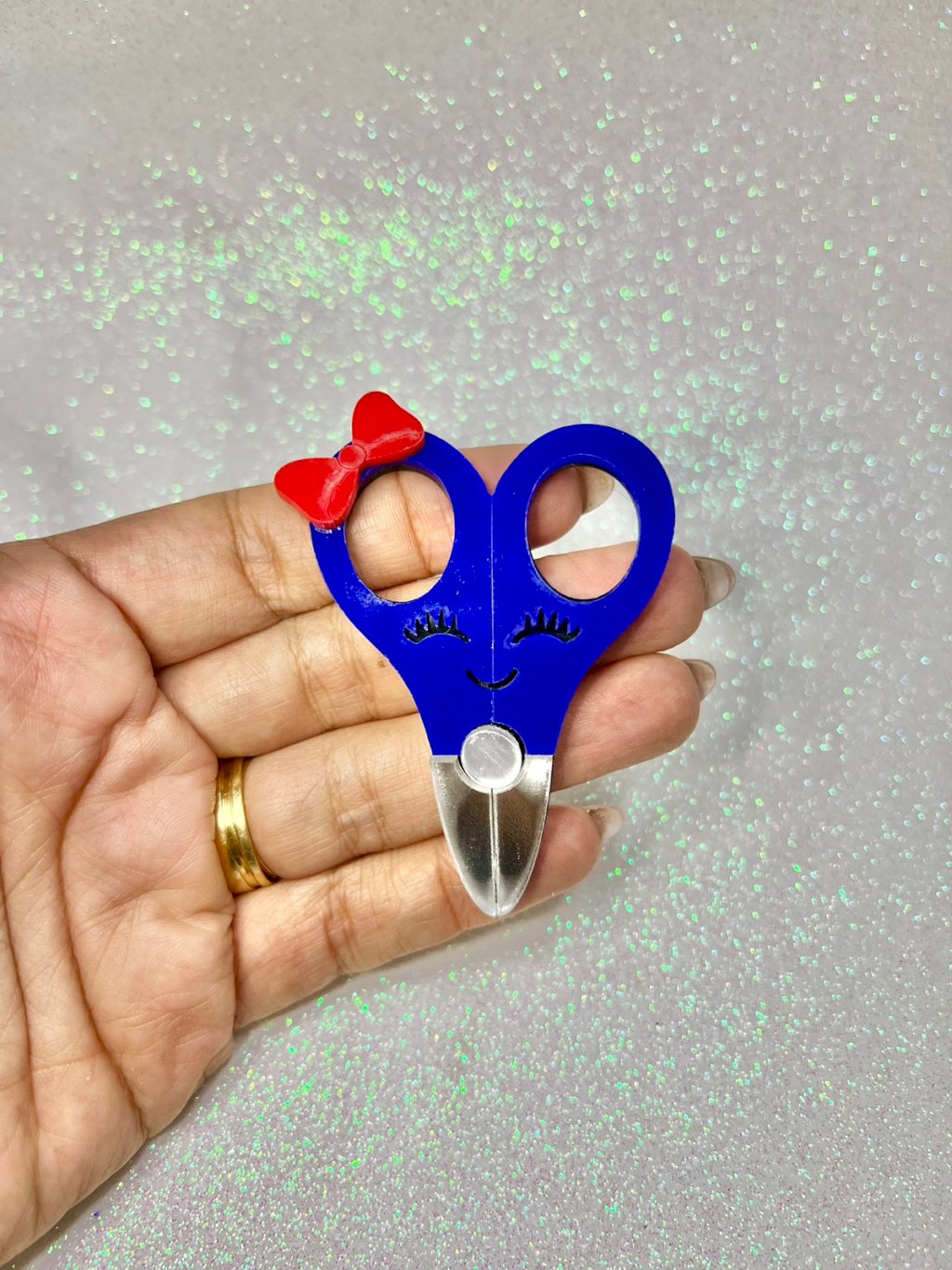 Aplique Acrílico 2D p/Arco ESCOLAR Tesoura PatImport Ref:43939 AZUL ESCURO 80mm 01und