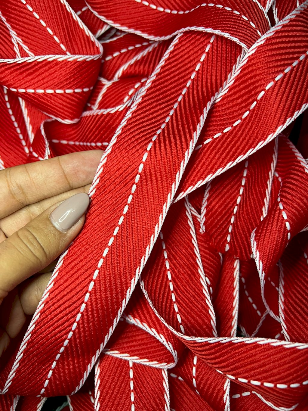 Fita Pespontada Chevron Sinimbu Ref:1903/38 Cor04-VERMELHO/BRANCO 38mm