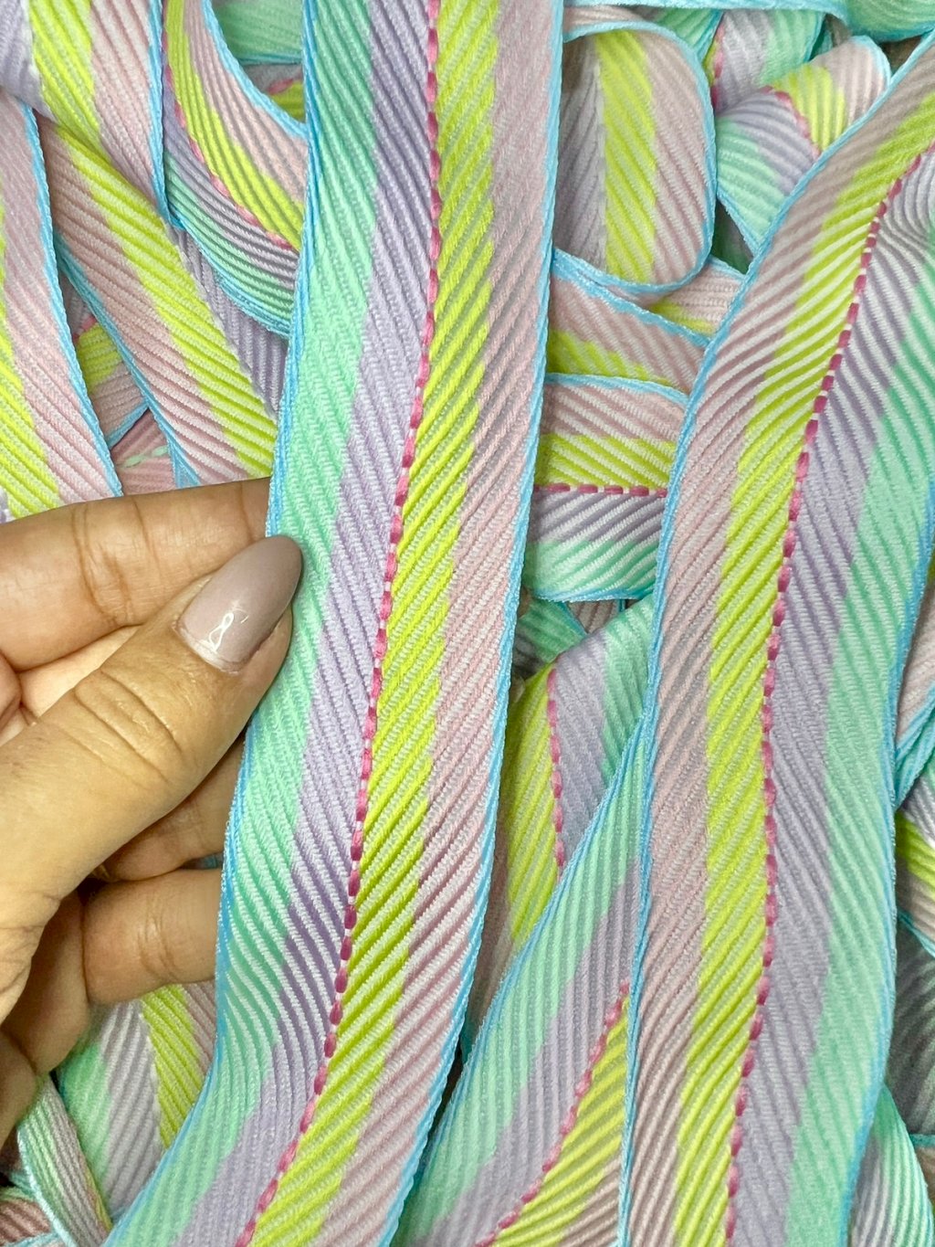 Fita Pespontada Chevron Sinimbu Ref:1903/38 Cor01-CANDY 38mm