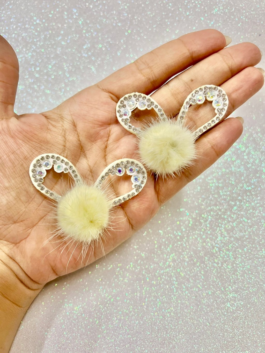 Aplique Orelha COELHO Strass/Pompom PatImport Ref:4395 MARFIM 02Und