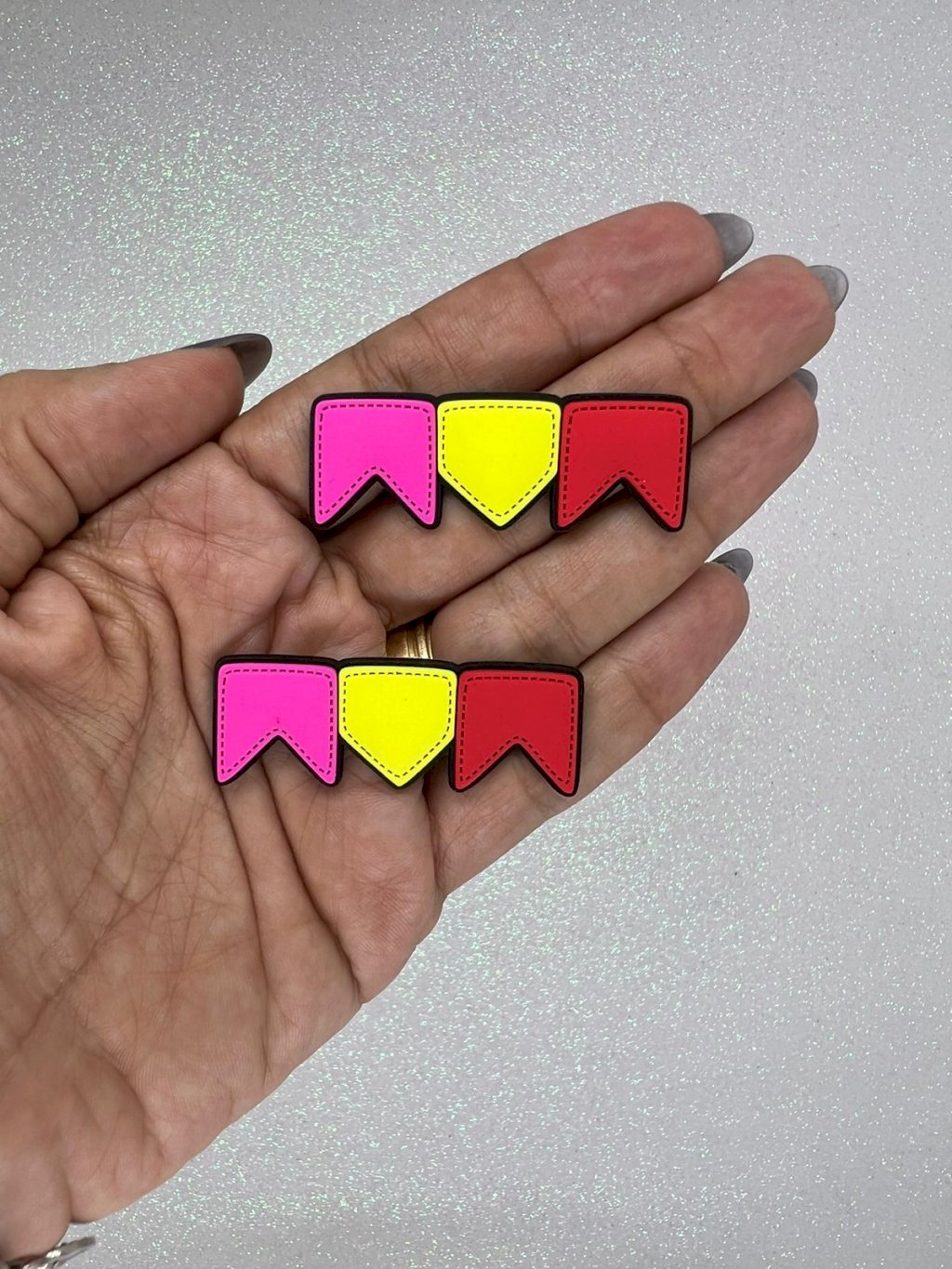 Aplique Emborrachado Junino Bandeirinha (rosa/amarelo/vermelho) Ref:3897 50mm 02Und