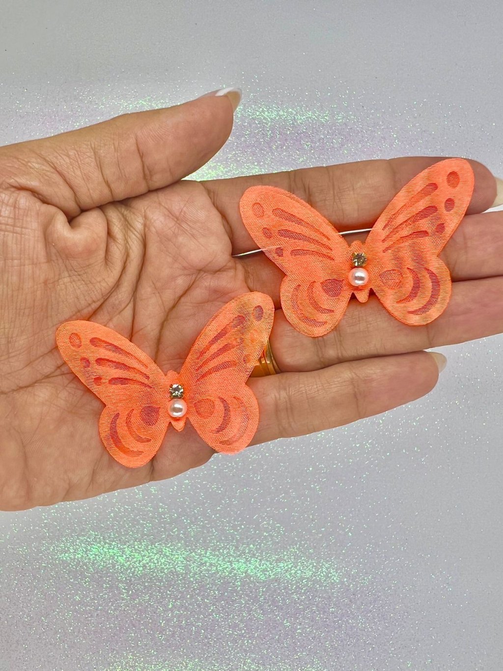 Aplique Borboleta Voil Vazada com Strass/Pérola Ref:294492 LARANJA NEON 55x40mm 02und