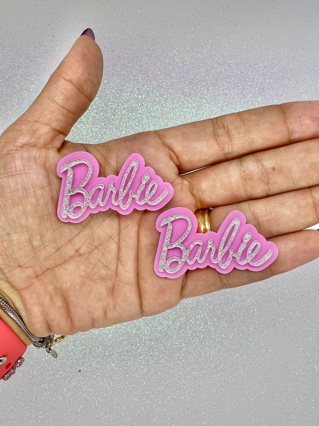 Aplique Acrílico Barbie (Nome Rosa Claro) PatImport Ref:301917 40mm 01und