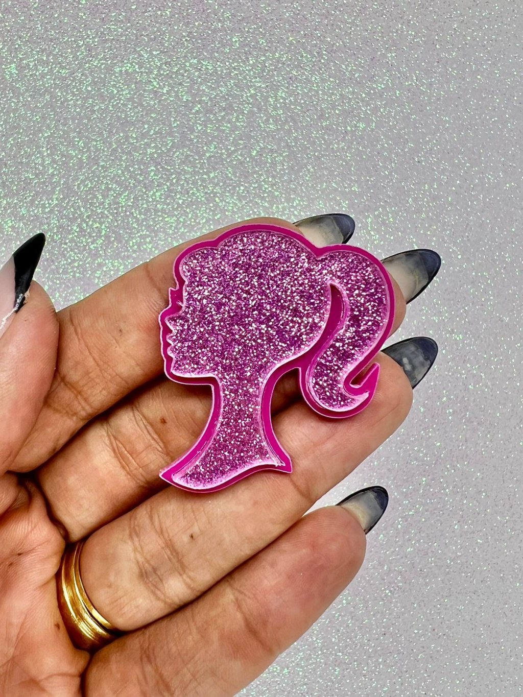 Aplique Acrílico Barbie (Perfil Glitter) LImport Ref:29779 ROSA CLARO 45mm 01und