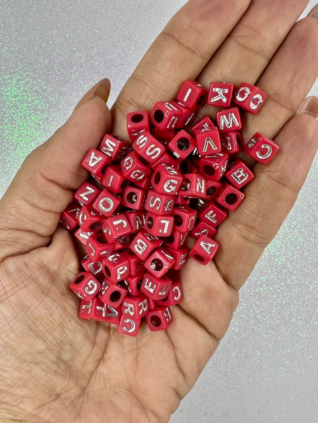 Miçanga quadrada LETRAS Nybc VERMELHO/PRATA 20g