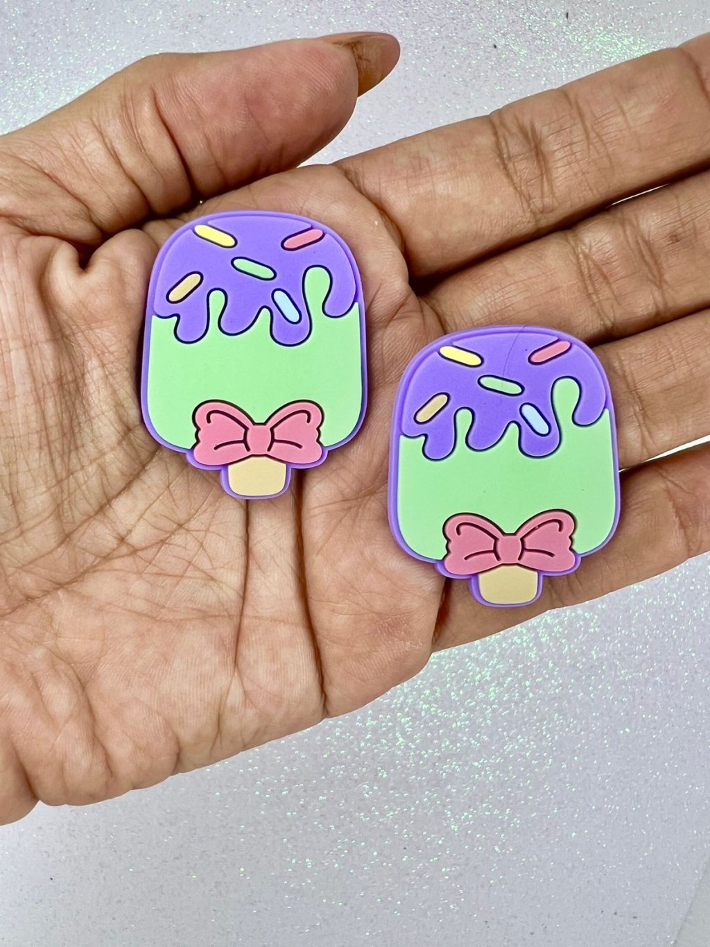 Aplique Emborrachado Picolé Ref:40367 Yama 40mm LILÁS/VERDE 02Und