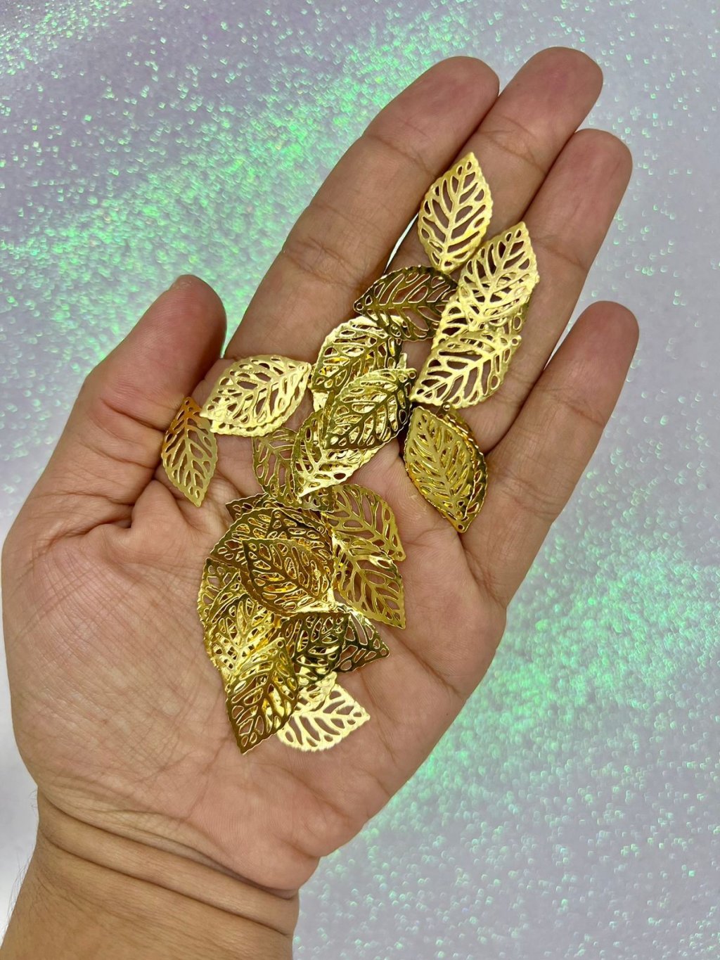 Aplique Folha Metal Ouro Lomil Ref:50252 20und