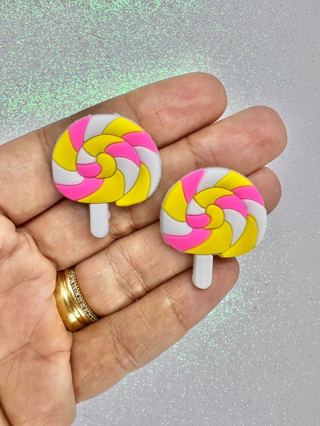 Aplique Emborrachado Pirulito PatImport Ref:40368 Rosa/Branco/Amarelo 30mm 02und