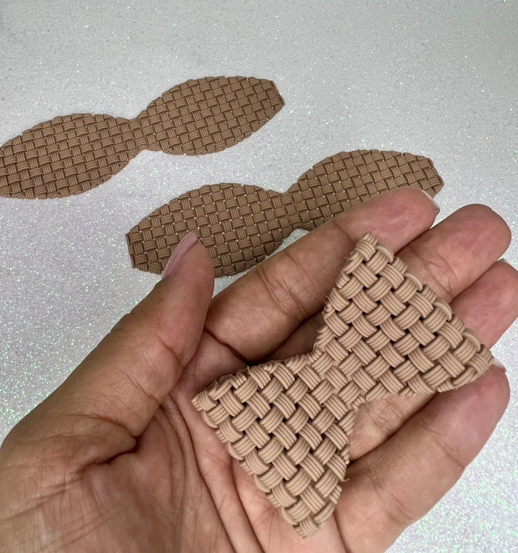 Aplique Emborrachado Laço Telado FrrImport Ref:2805 BEGE 60mm 01und