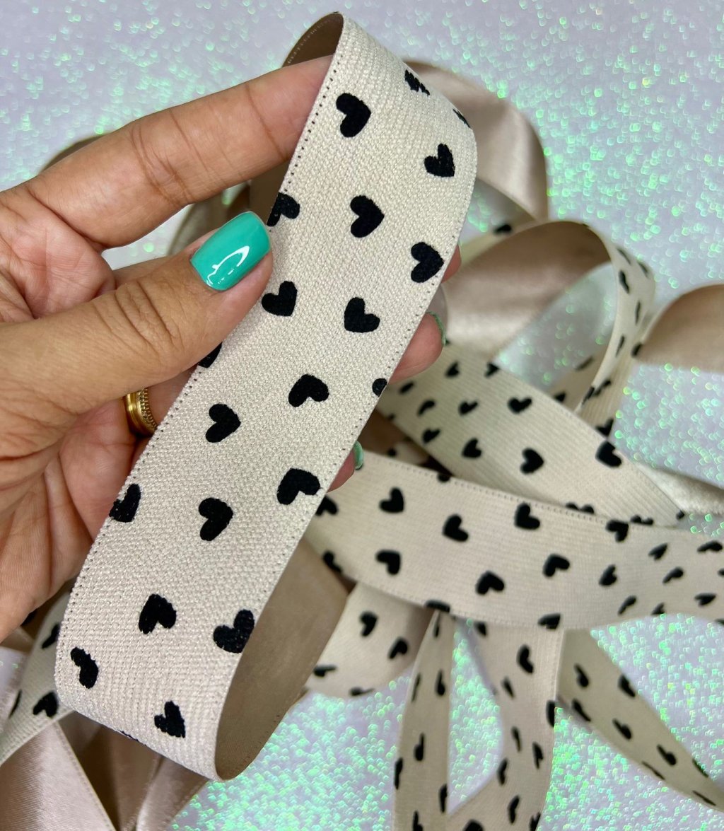 Fita Veludo Cotelê Yama Corações Ref:10243 Cor011-BEGE 38mm 03mt