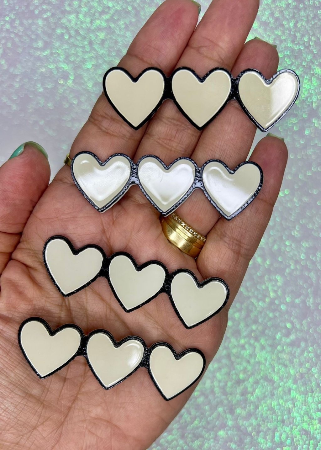 Aplique Resina Trio Corações Yama Ref:102412 65mm OFFWHITE/PRETO 02und