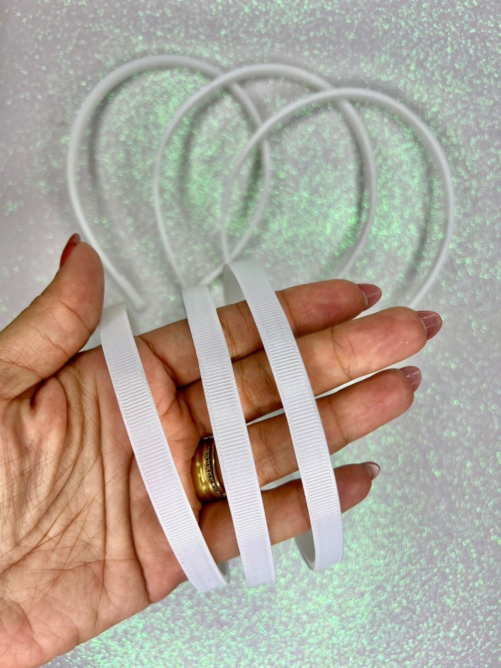 Tiara Fina com dente encapada gorgurão Mili Cor029-BRANCO 10mm