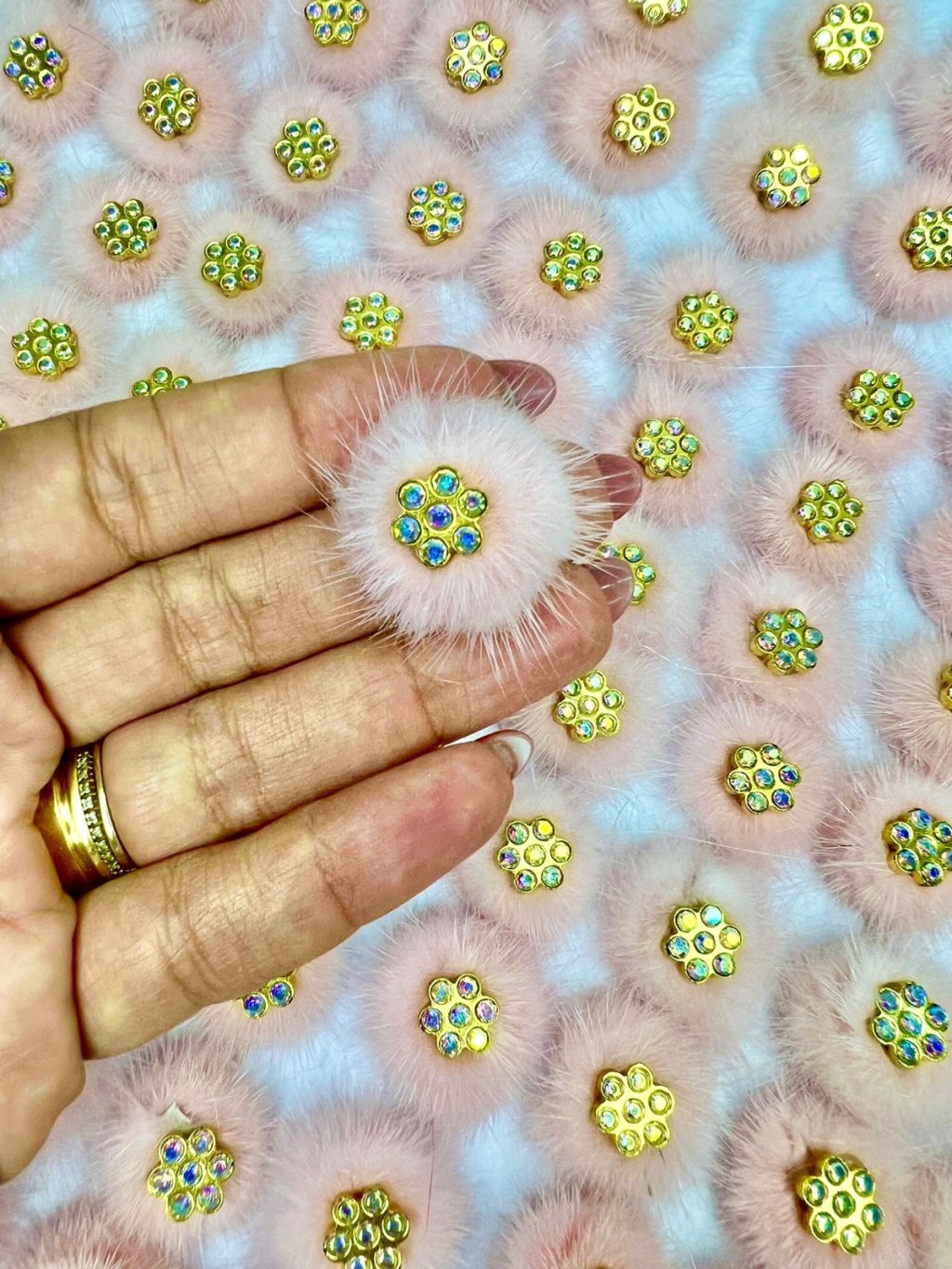 Meio Pompom Pelúcia c/Flor Strass Lomil Ref:48618 ROSA 25mm 02und