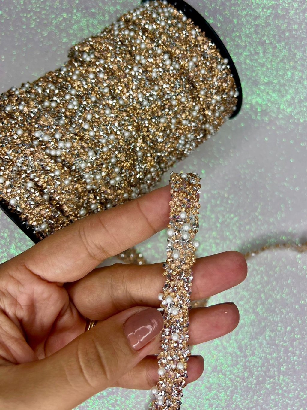 Micro Manta Strass/Pérola cravejado ADESIVA Yama Ref:48726 ROSE/BRANCO 10mm metro