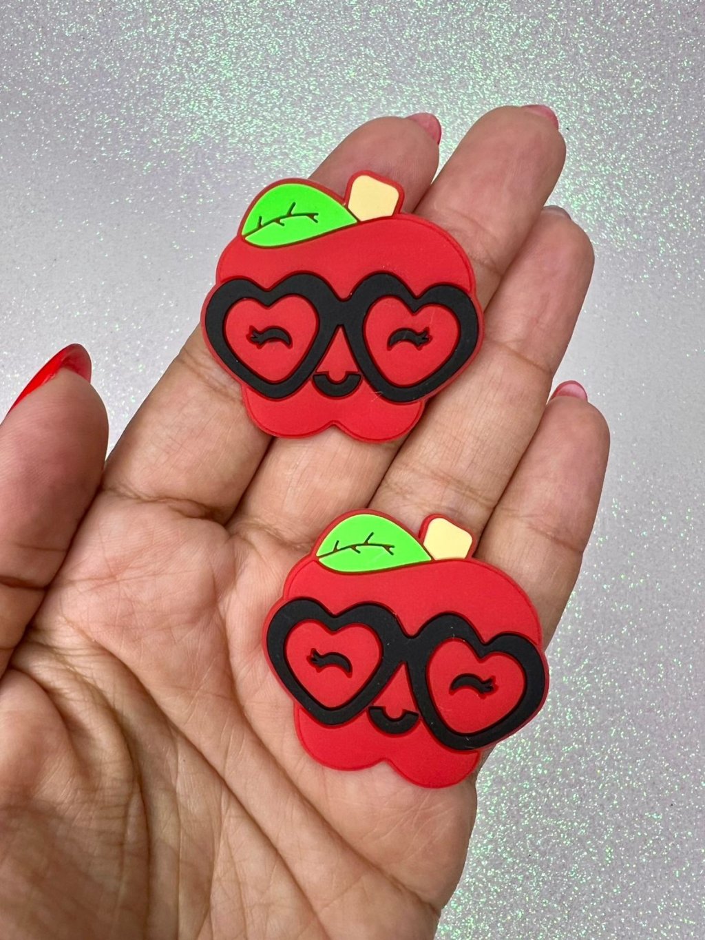 Aplique Emborrachado Maçã Óculos Yama Ref:48937 VERMELHA 40mm 02und