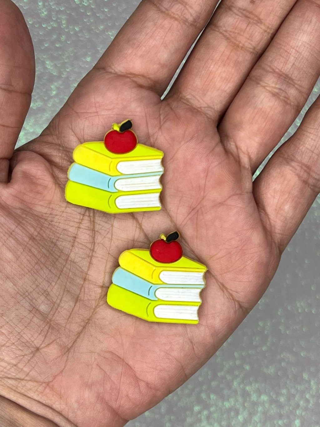 Aplique Emborrachado Livros Maçã Yama Ref:43166 30mm 02und