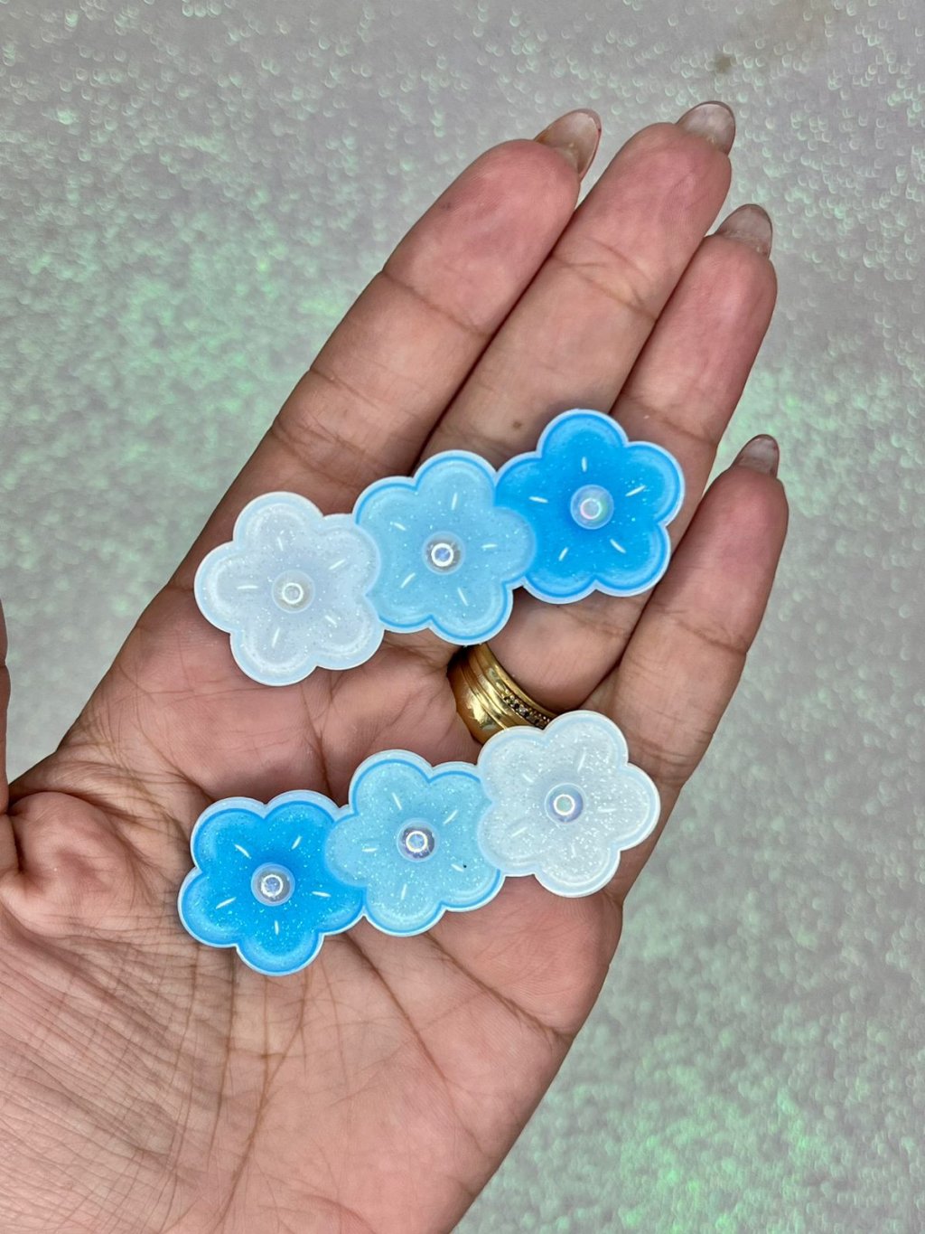 Aplique Trio Flor Gliter/Meia pérola Candy Yama 50042 AZUL 65mm 02und