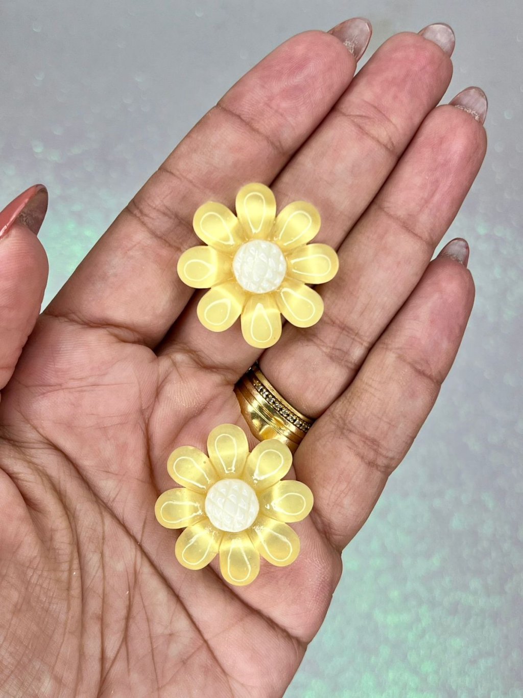 Aplique Margarida G Resina Yama Ref:50054 AMARELO/BRANCO 30mm 02und