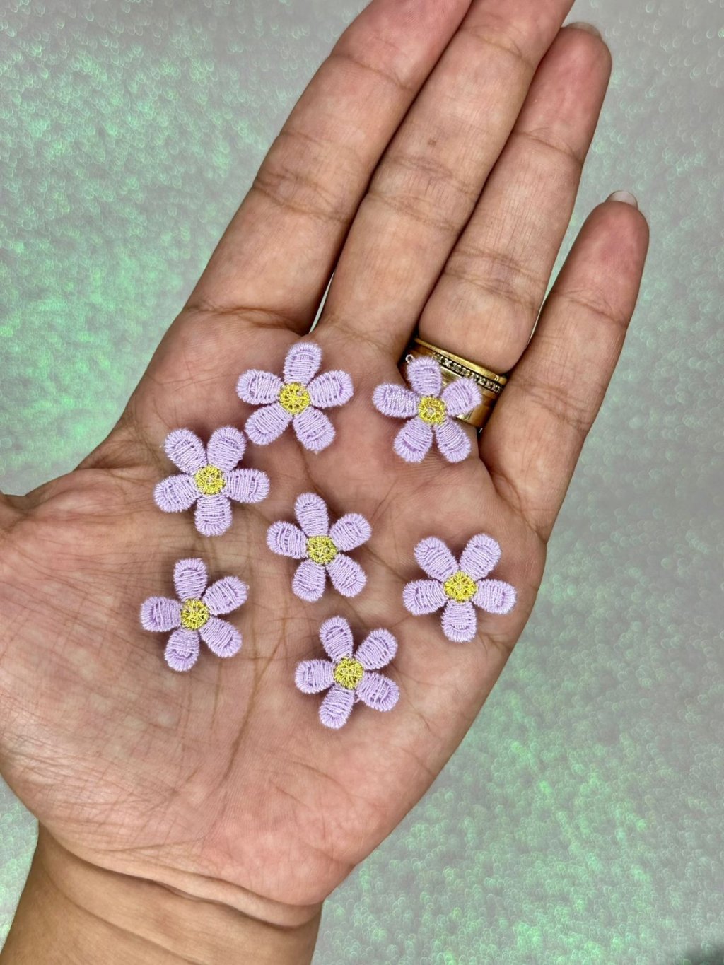 Aplique Flor Bordada PP Ref:50158 Lomil LAVANDA 20mm 05Und