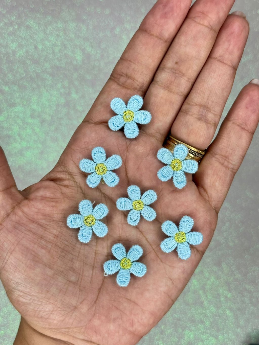 Aplique Flor Bordada PP Ref:50158 Lomil AZUL SERENITY 20mm 05Und