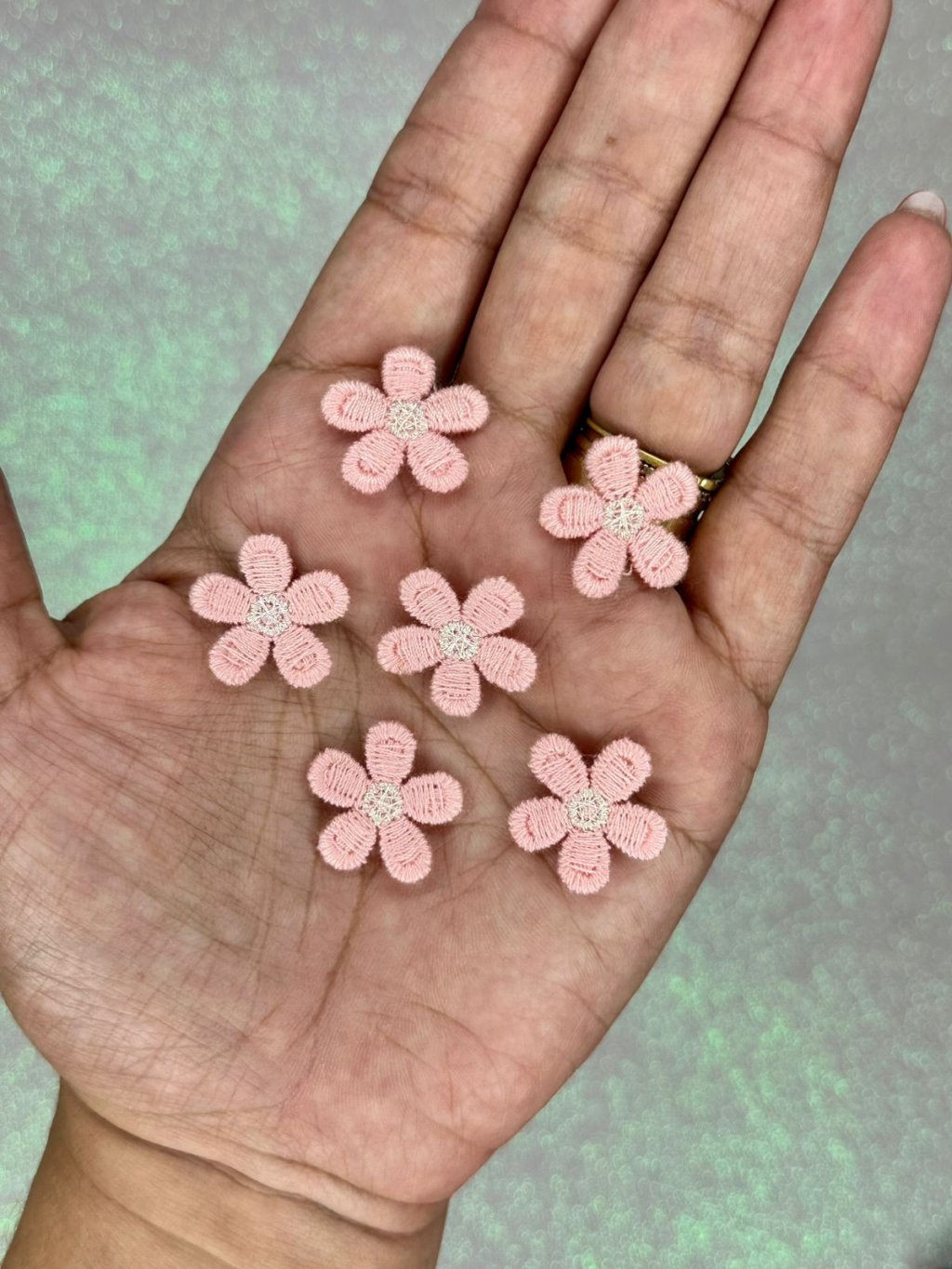 Aplique Flor Bordada PP Ref:50158 Lomil ROSA CLARO 20mm 05Und