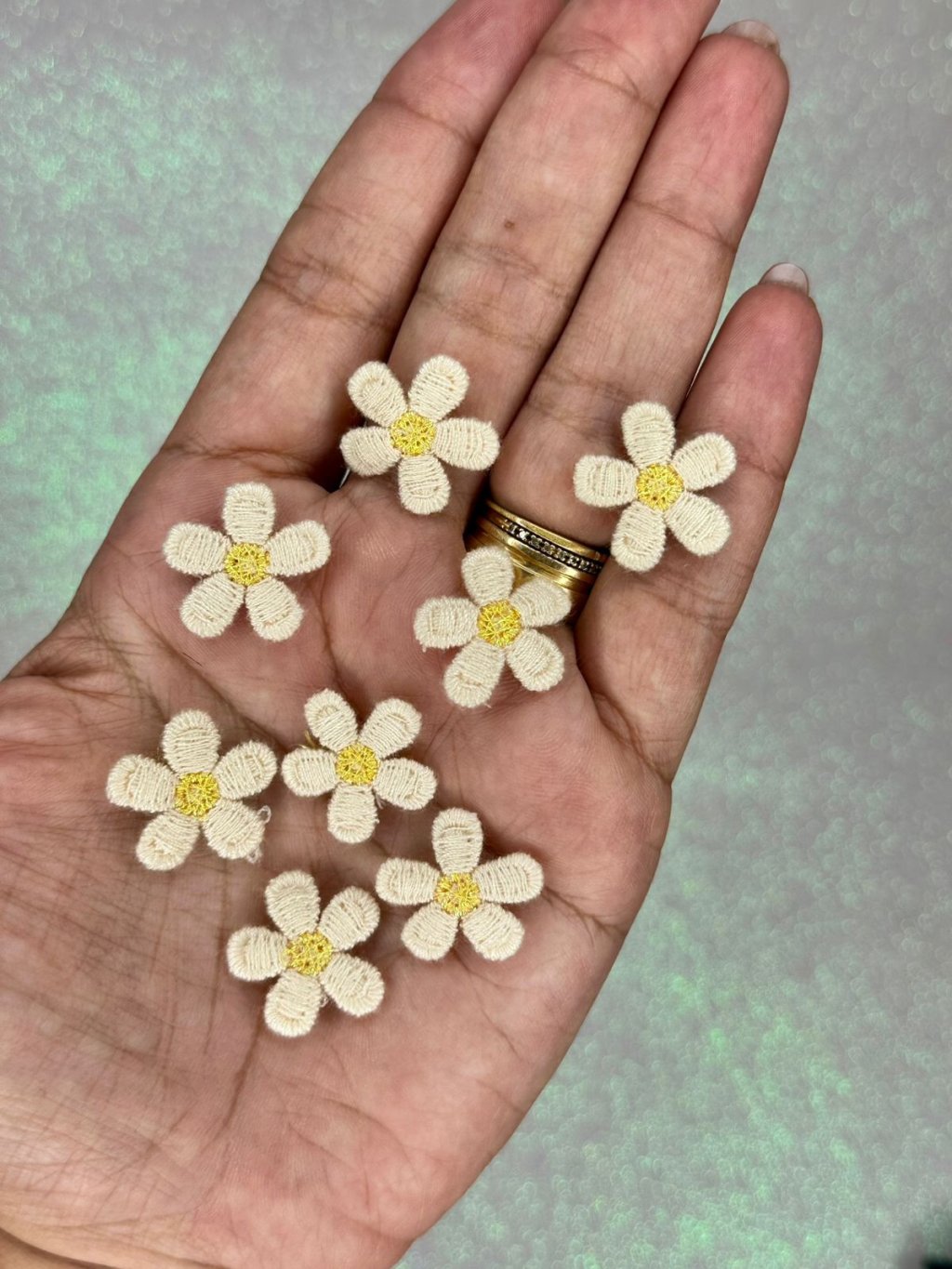 Aplique Flor Bordada PP Ref:50158 Lomil OFFWHITE 20mm 05Und