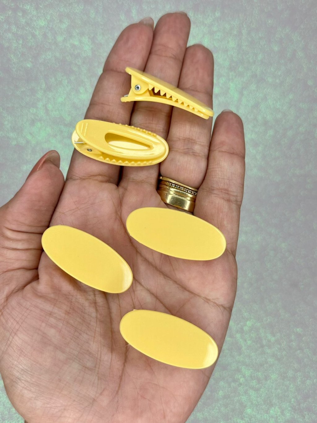 Bico Pato Plástico Oval Lomil Ref:50160 AMARELO 4cm 10und