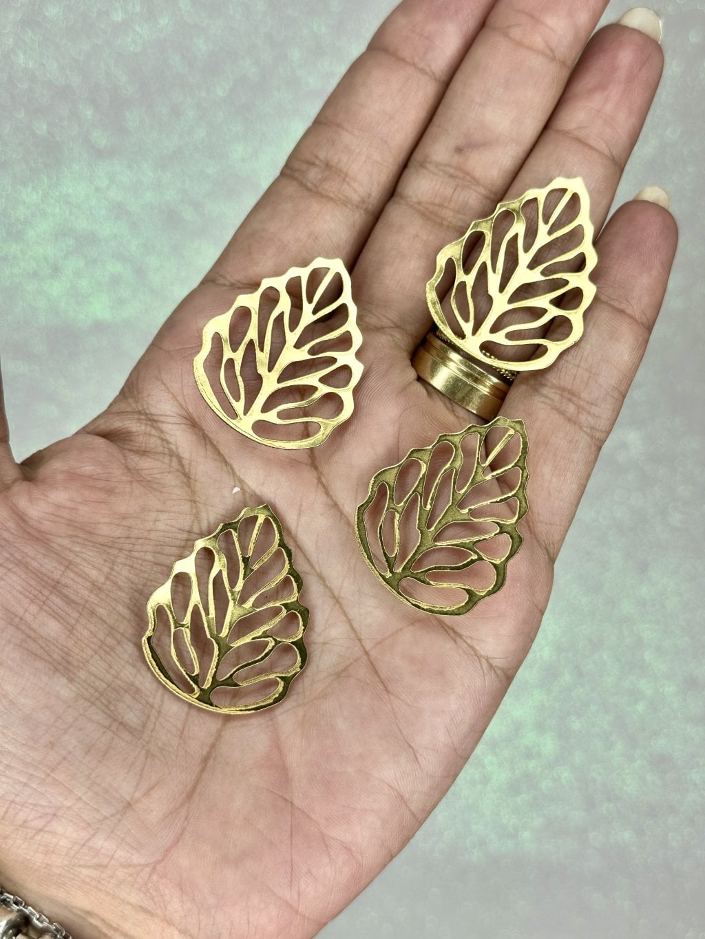 Aplique Folha G Lonita Lomil Ref:50524 OURO 35mm 02und