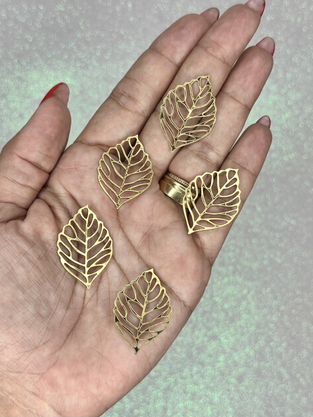 Aplique Folha M Lonita Lomil Ref:50524 OURO 30mm 02und