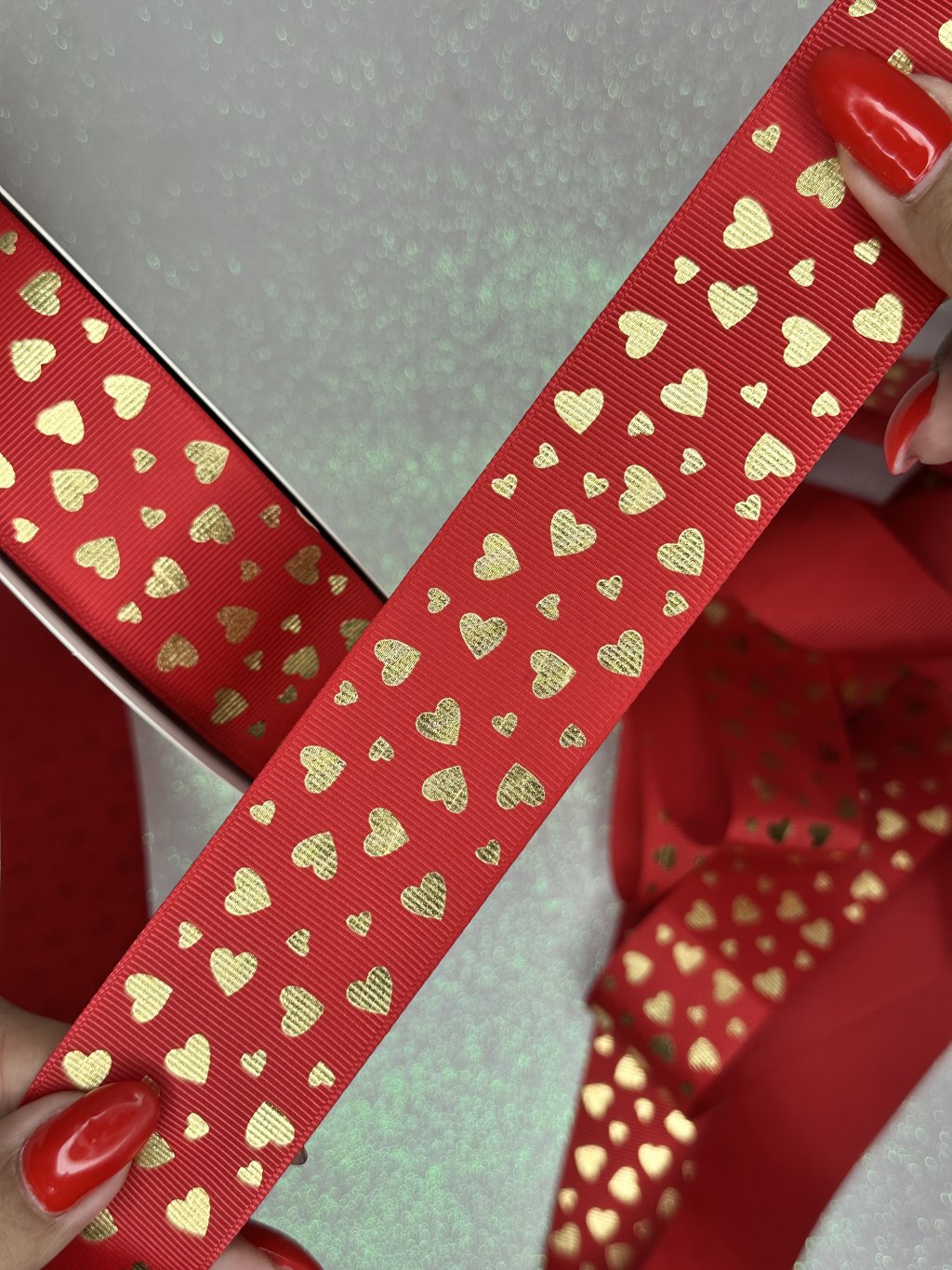 Fita Gorgurão Corações Variados Yama n°9 Cor250-VERMELHO/OURO 38MM 05MT