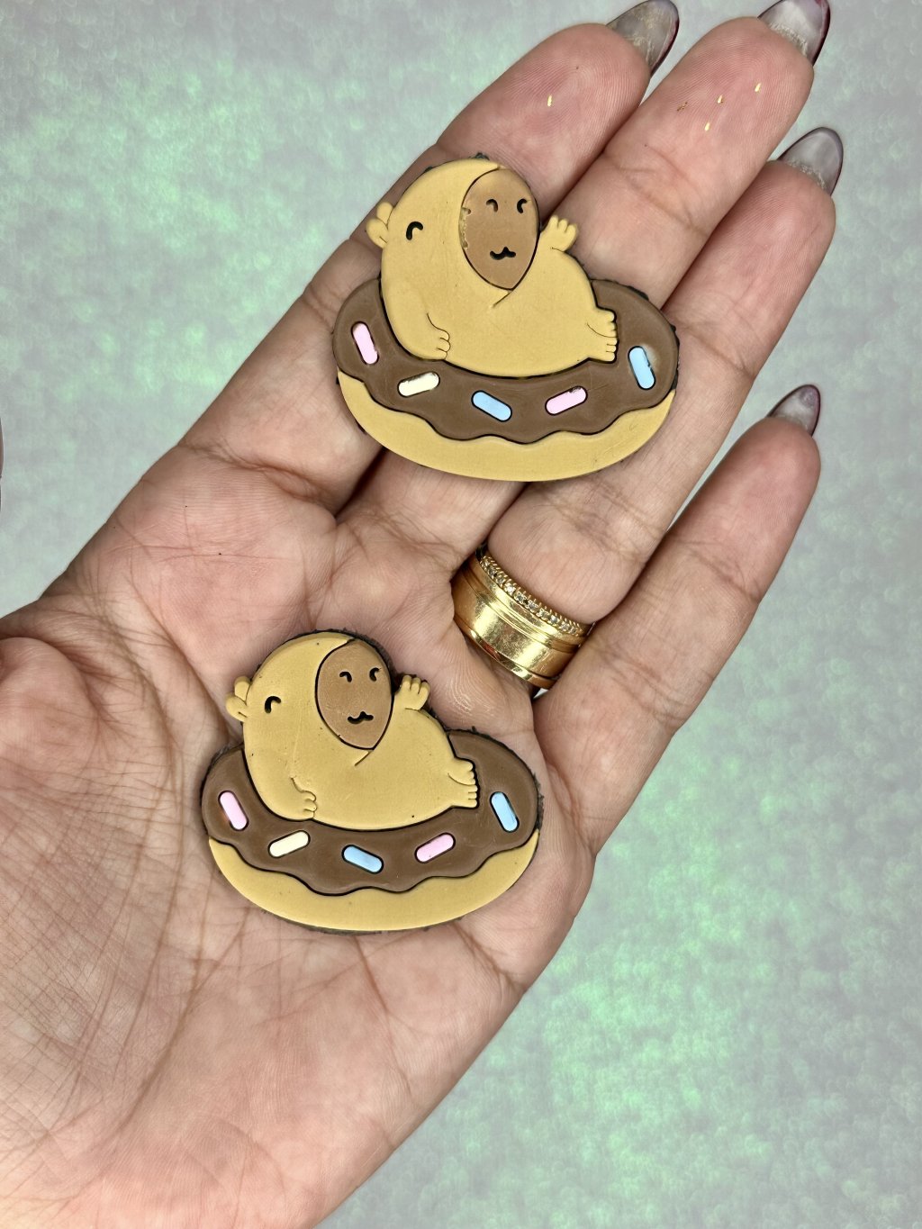 Aplique Emborrachado Capivara Princess Ref:50653 DONUTS MARROM 45mm 02und