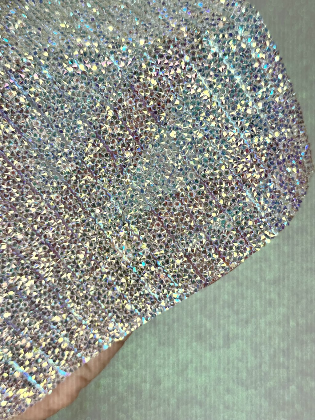 Micro manta strass cravejado CRISTAL IRISADO Limport 1cmx40cm 02Und