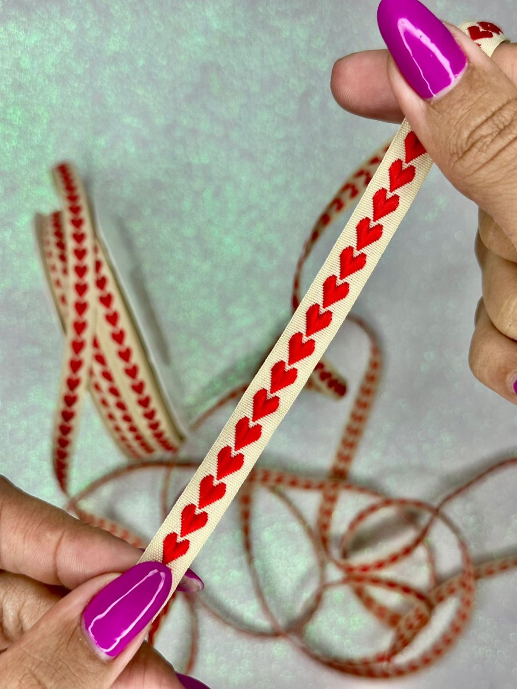 Fita Bordada Coração Mili Ref:49800 BEGE/VERMELHA 10mm 02mt