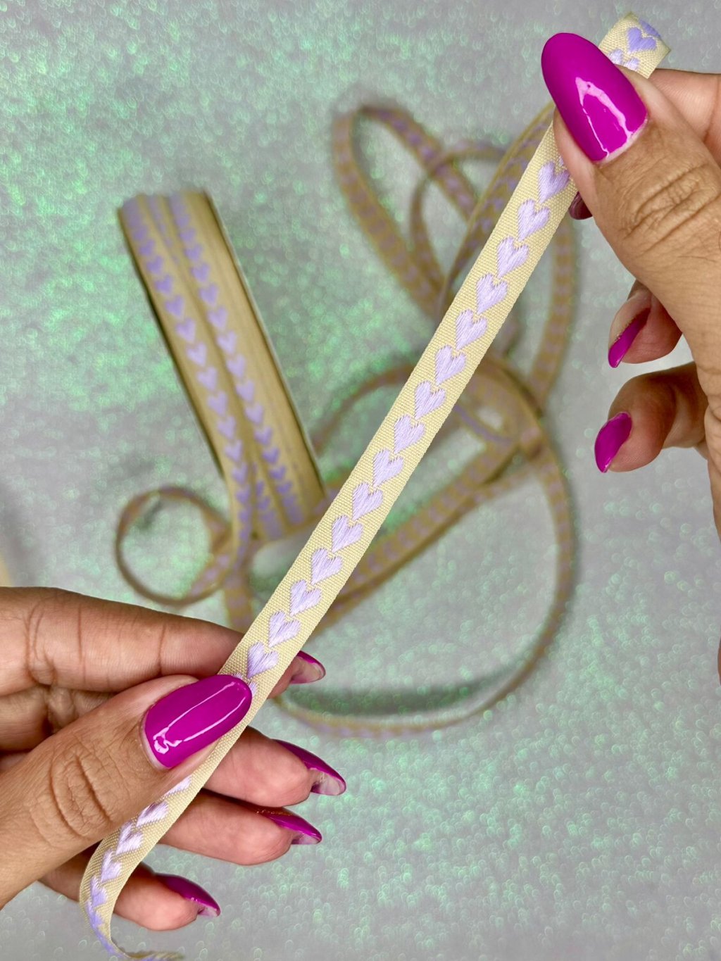 Fita Bordada Coração Mili Ref:49800 BEGE/LILÁS 10mm 02mt