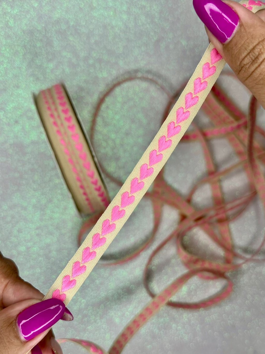 Fita Bordada Coração Mili Ref:49800 BEGE/ROSA MÉDIO 10mm 02mt