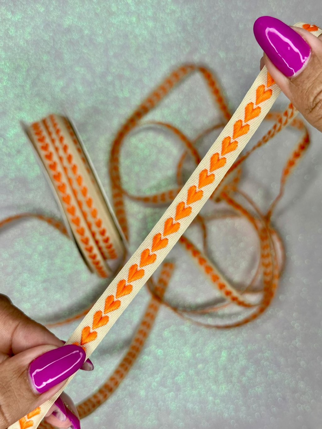 Fita Bordada Coração Mili Ref:49800 BEGE/LARANJA 10mm 02mt