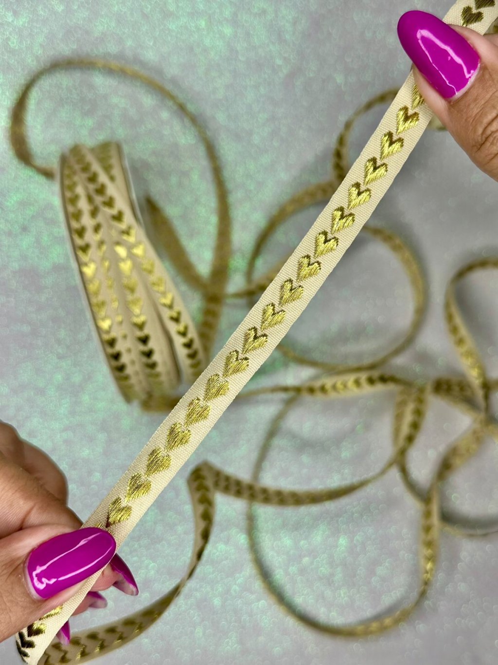 Fita Bordada Coração Mili Ref:49800 BEGE/OURO 10mm 02mt