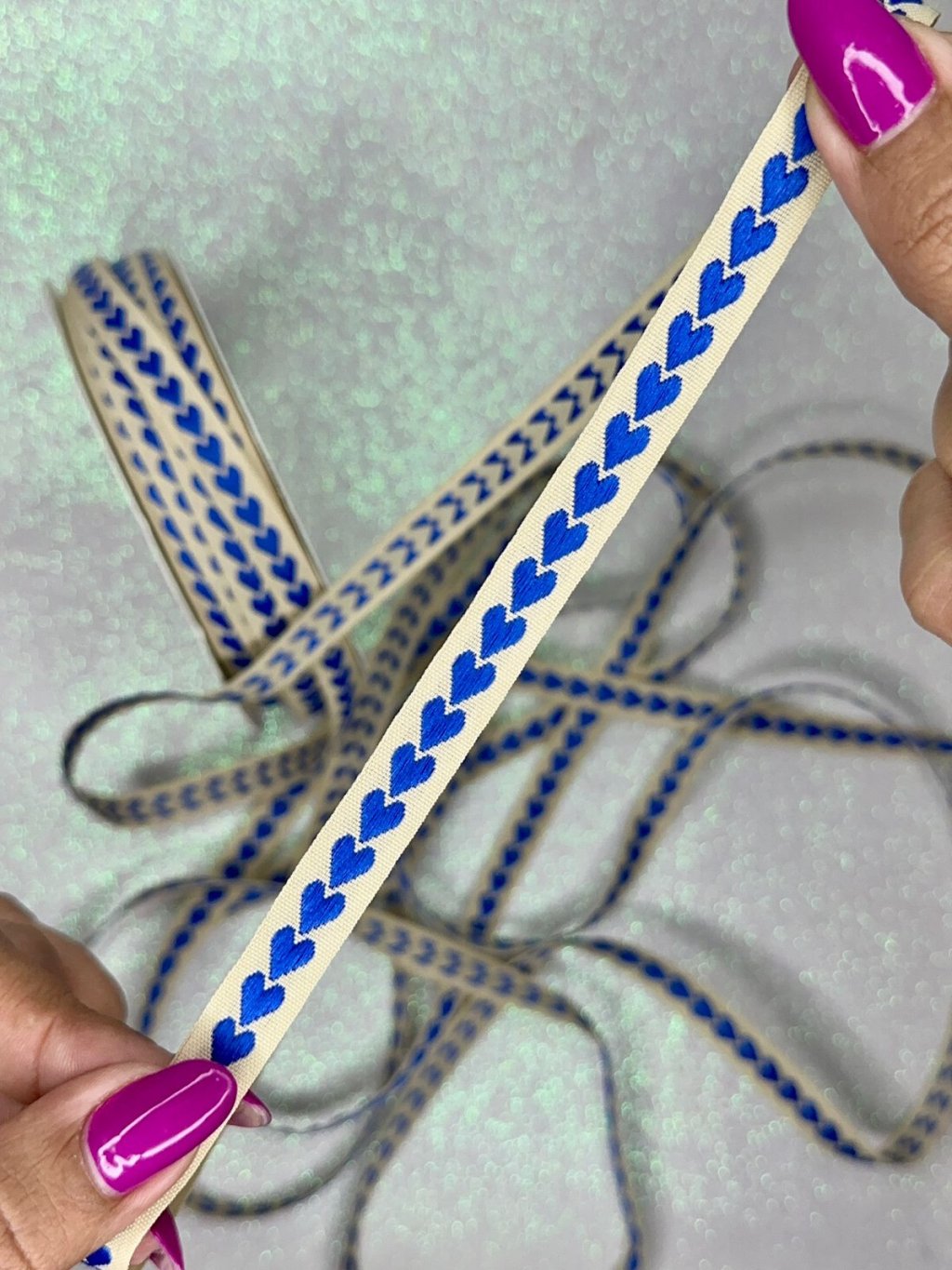 Fita Bordada Coração Mili Ref:49800 BEGE/AZUL ROYAL 10mm 02mt