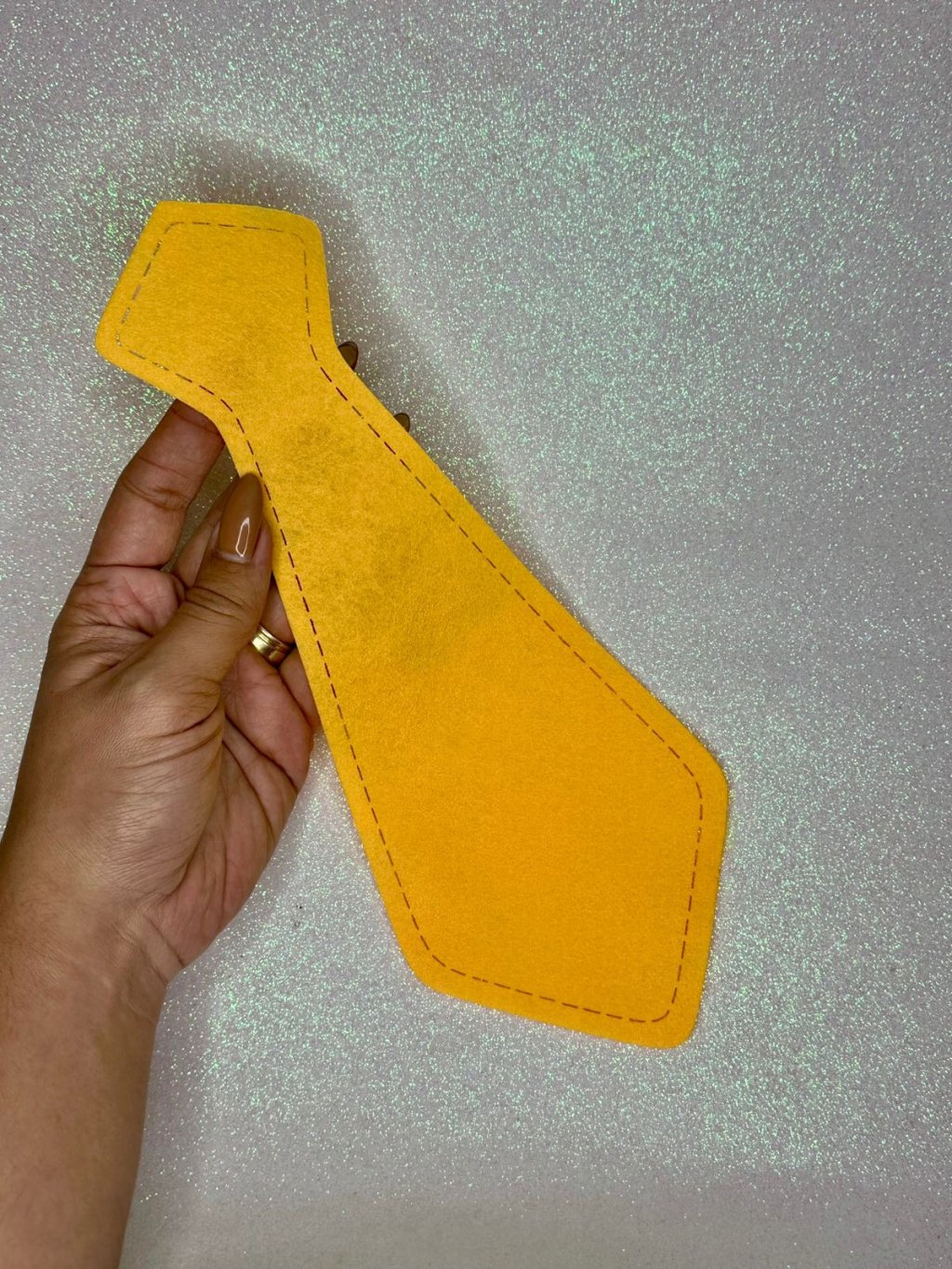 Gravata Feltro Ref:33321 AMARELO OURO 10,5 x 26,5cm unidade