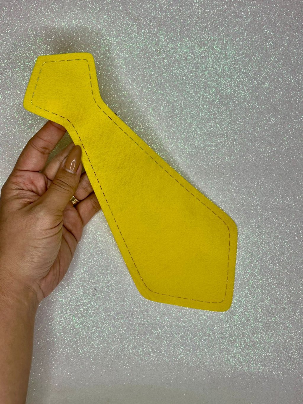 Gravata Feltro Ref:33321 AMARELO CANÁRIO 10,5 x 26,5cm unidade