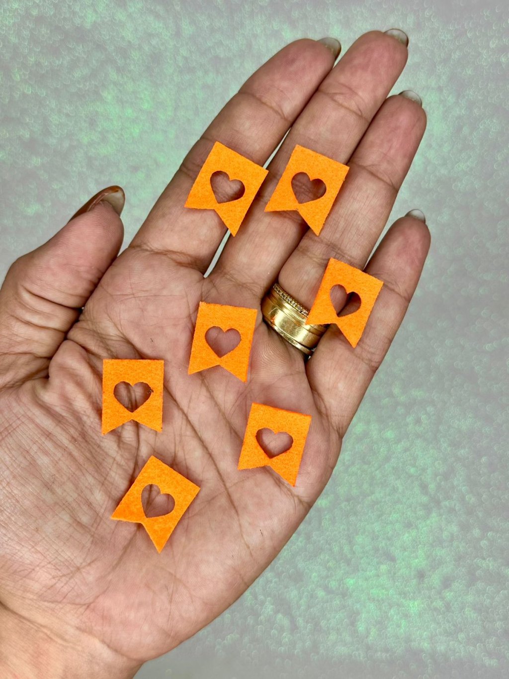 Aplique Bandeirinha Coração Feltro Ref:33327 LARANJA 1,5x2cm 20und