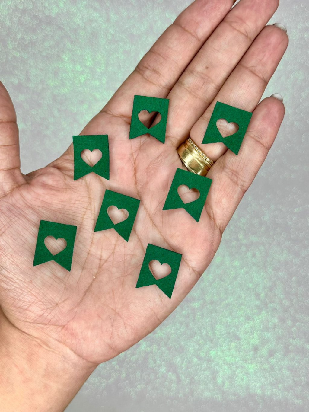 Aplique Bandeirinha Coração Feltro Ref:33327 VERDE BANDEIRA 1,5x2cm 20und