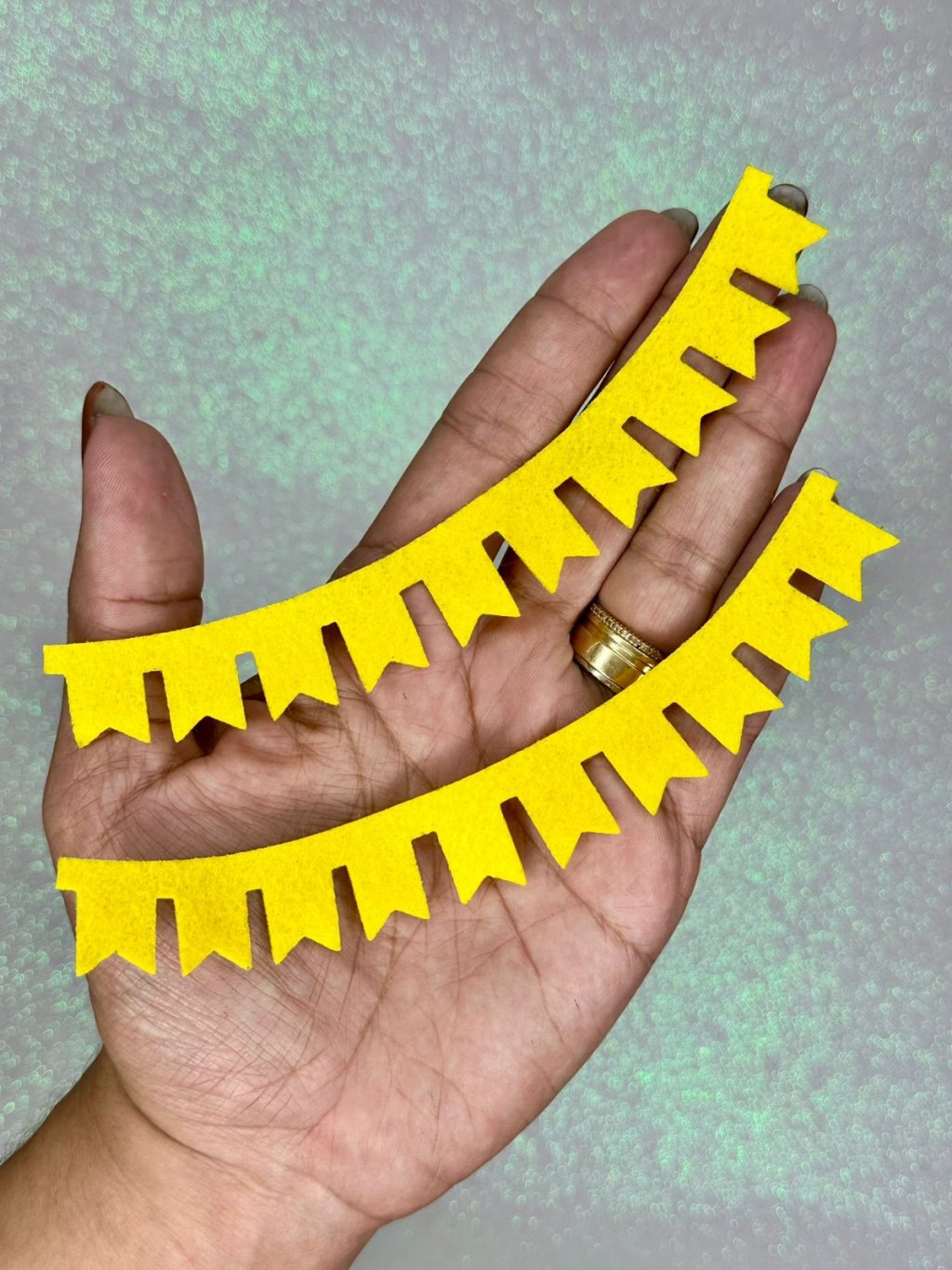 Aplique Bandeirinha Tira Feltro Ref:33330 AMARELO 15cm 02und