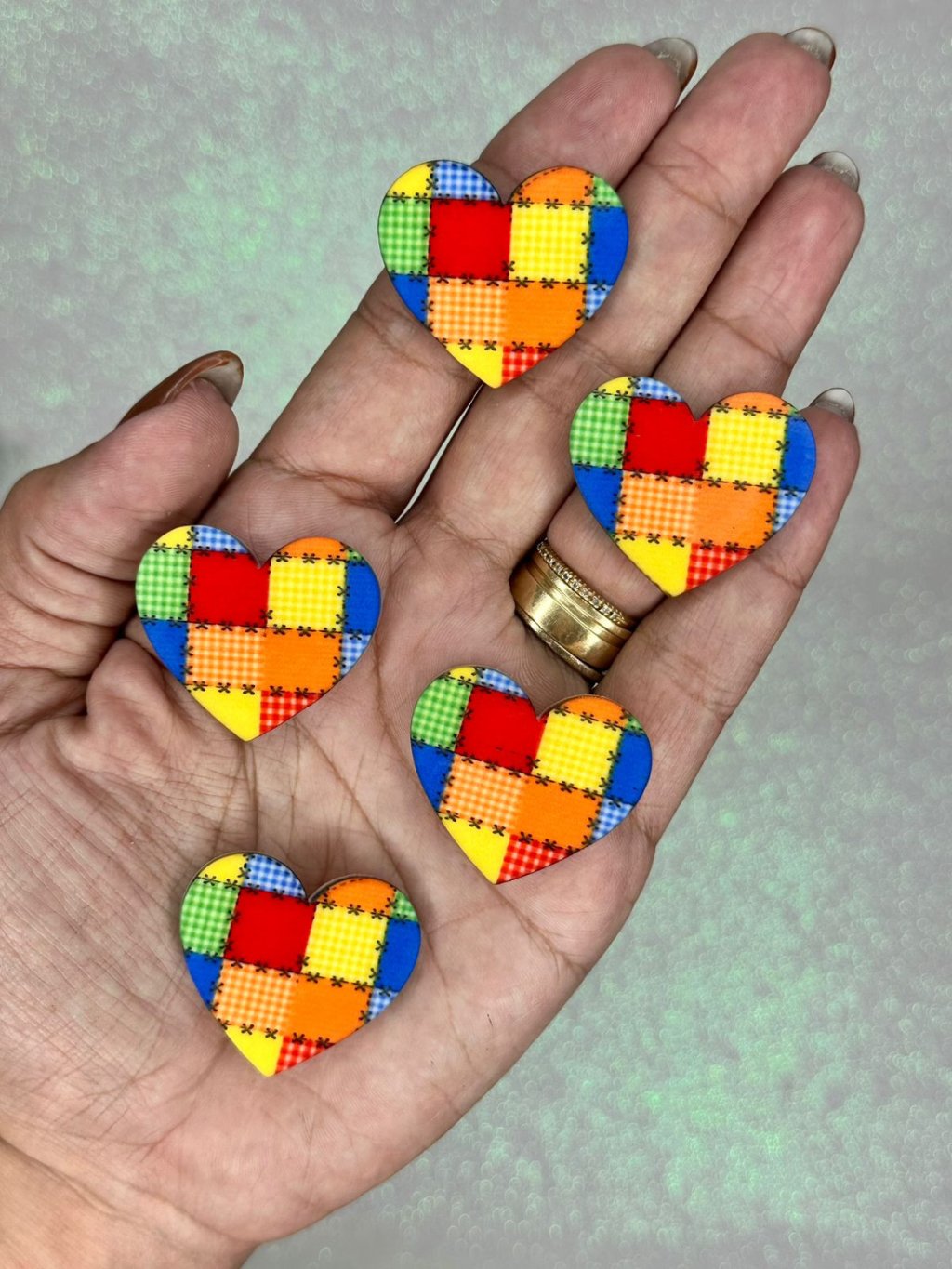 Aplique Coração Acrílico Ref:33328 RETALHO MULTICOR 3x3,5cm 02und