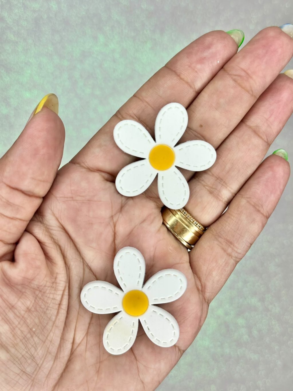 Aplique Emborrachado Flor Pesponto Ref:3272 BRANCO/AMARELO 40mm 02und